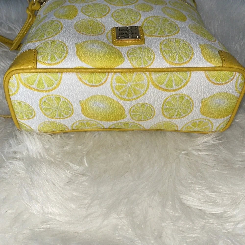 Dooney & Bourke 🍋 Limone Lemons🍋 Crossbody EUC - Picture 7 of 16